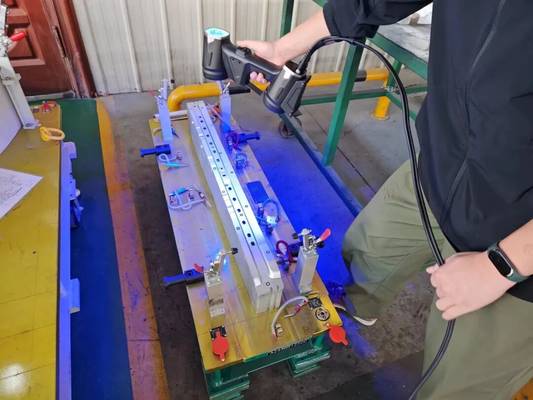 INSVISION AlphaScan 3D scanner scanning a sheet metal part demonstration