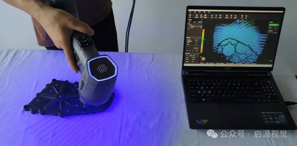 INSVISION AlphaScan Scanning a plastic part to obtain a 3D model demonstration